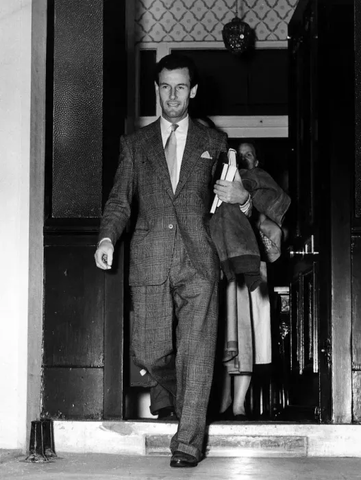 Framed Print : Peter Townsend leaving the Lowndes Square Home of the Marquis of Abergavenny Framed Print : Peter Townsend leaving the Lowndes Square Home of the Marquis of Abergavenny