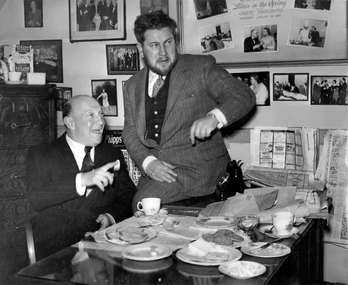 Framed Print : Peter Ustinov and Harry Buxton. Managing Director of Buxton Cinemas. April 1956 P007160