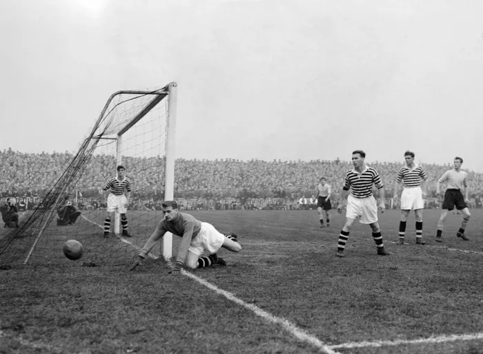 Framed Print : Peterborough v Ipswich Town, FA Cup match at London Road, 19th November 1955