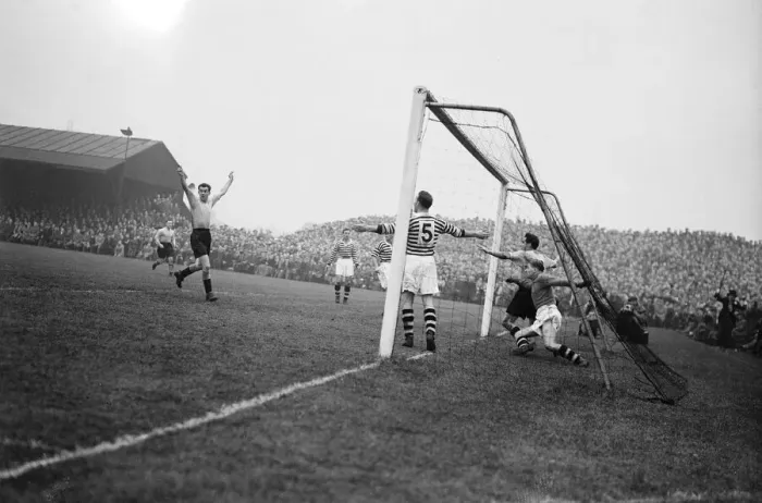 Framed Print : Peterborough v Ipswich Town, FA Cup match at London Road, 19th November 1955 Framed Print : Peterborough v Ipswich Town, FA Cup match at London Road, 19th November 1955