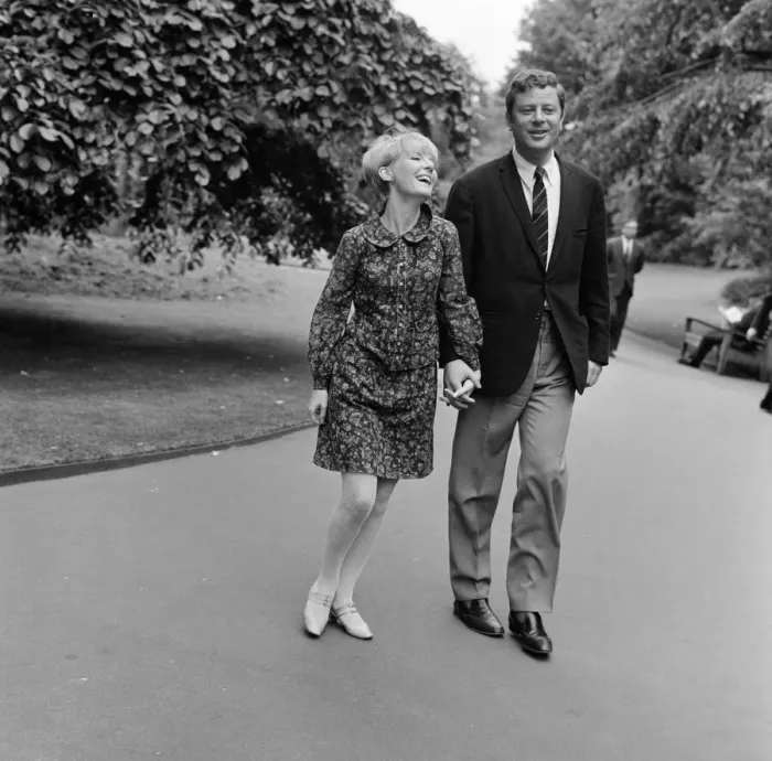 Framed Print : Petula Clark and husband Claude Wolff at Embankment Gardens, Victoria