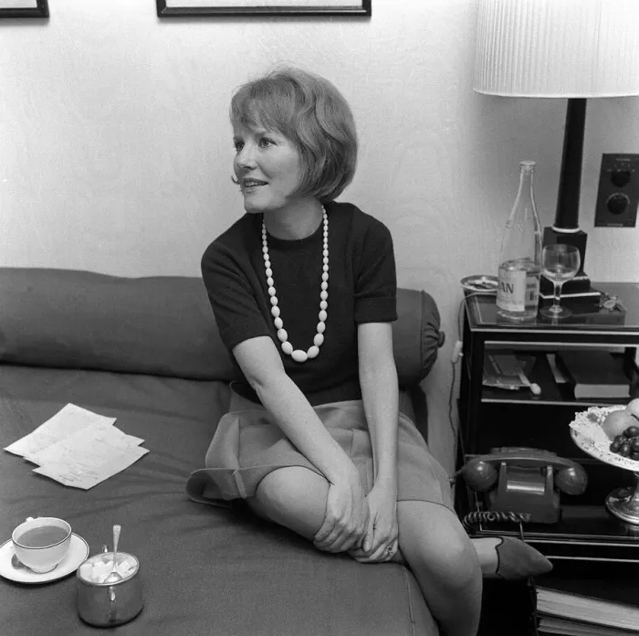 Framed Print : Petula Clark and her husband Claude Wolff went shopping in Regent Street when they were Framed Print : Petula Clark and her husband Claude Wolff went shopping in Regent Street when they were