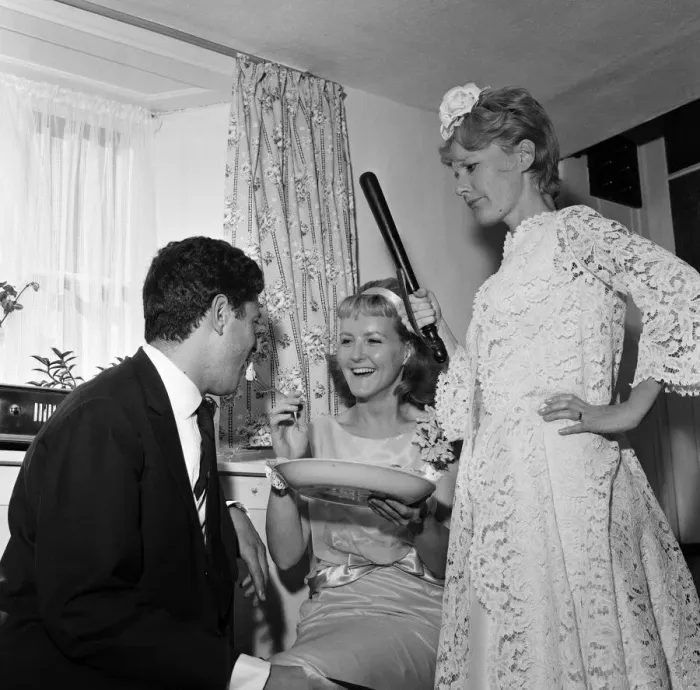 Framed Print : Petula Clark marries Claude Wolff st St Peters Church in Lodsworth, Sussex
