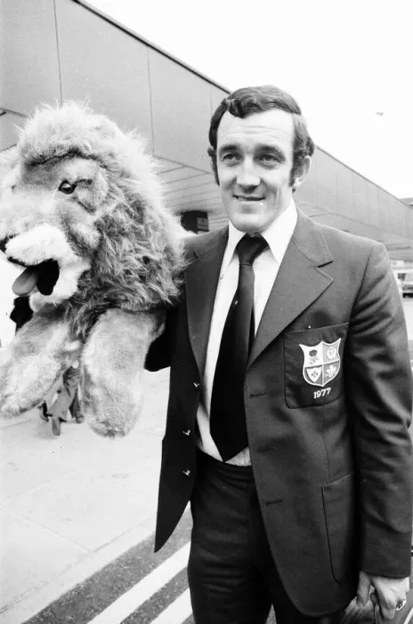 Framed Print : Phil Bennett British Lion captain seen here at Heathrow Airport as the team prepare to