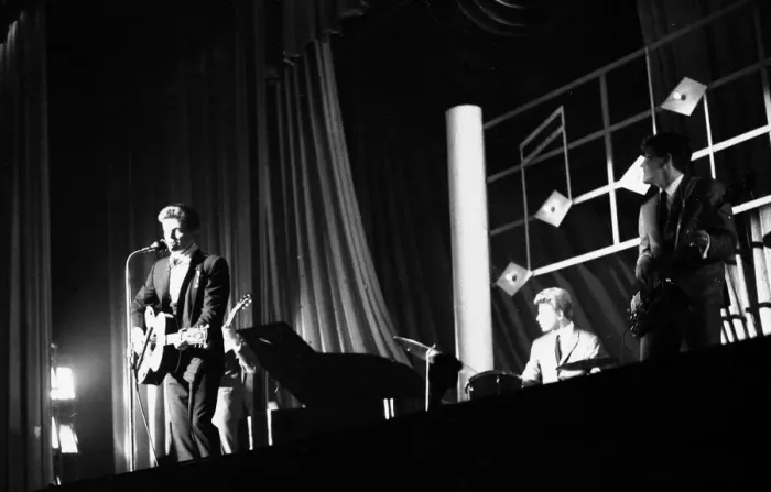 Framed Print : Phil Everly of ther Everly Brothers singing on stage at the Granada Cinema in East Ham Framed Print : Phil Everly of ther Everly Brothers singing on stage at the Granada Cinema in East Ham