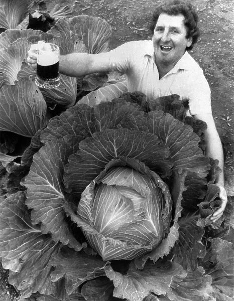 Phil and his giant cabbage. September 1986 P006542