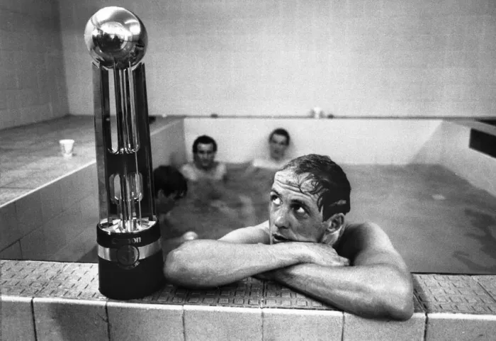 Framed Print : Phil Neal admires the Canon League trophy in the bath as Liverpool clinch another League Framed Print : Phil Neal admires the Canon League trophy in the bath as Liverpool clinch another League