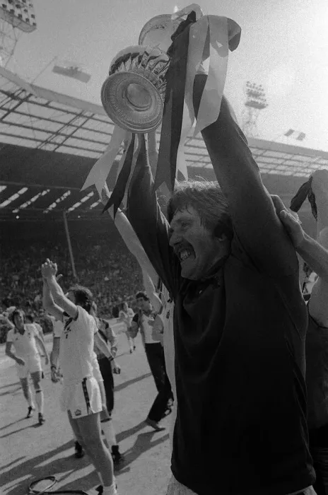 Framed Print : Phil Parkes with the FA Cup after West Ham had beaten Arsenal in the Final at Wembley Framed Print : Phil Parkes with the FA Cup after West Ham had beaten Arsenal in the Final at Wembley