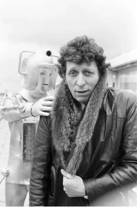 Framed Print : Photocall to introduce new Doctor, actor Tom Baker - the 4th Doctor - pictured with Framed Print : Photocall to introduce new Doctor, actor Tom Baker - the 4th Doctor - pictured with