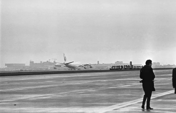 Framed Print : Photographer on the apron following the arrival of the first Boeing 747