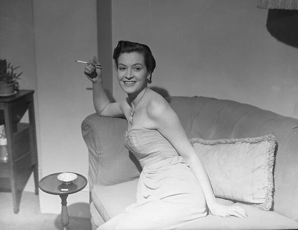 Photographer Heanly Jean Lodge Actress 17  /  2  /  1952 C822  /  1