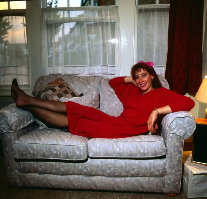 Framed Print : Phyllis Logan lying on couch November 1987 Framed Print : Phyllis Logan lying on couch November 1987