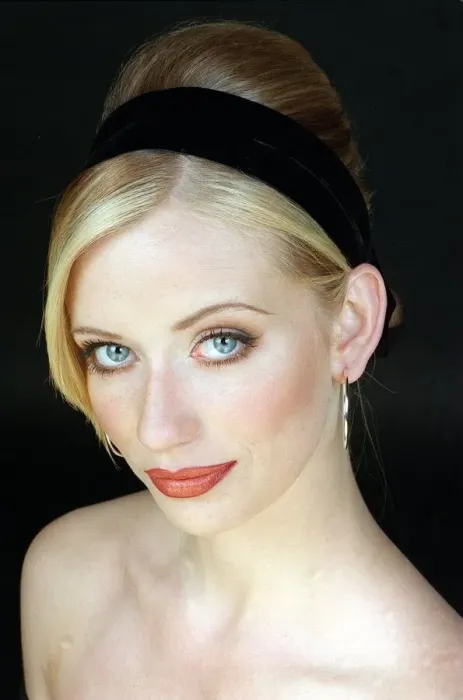 Framed Print : PIC SHOWS MODEL WEARING A HAIRBAND