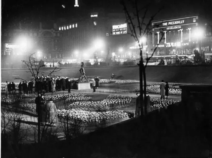 Framed Print : Piccadilly area of Manchester on a Friday night. 3rd May 1935