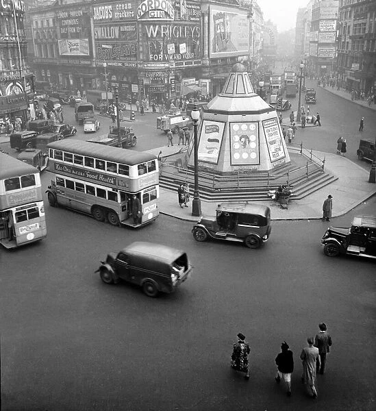 Piccadilly Circus 1946