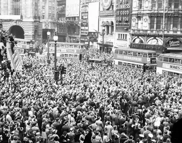 Framed Print : Piccadilly Circus London at the end of World War 2 1945 Framed Print : Piccadilly Circus London at the end of World War 2 1945