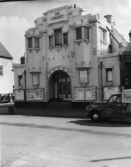 Framed Print : Picture of the Coronet cinema, Cardiff, 1st October 1957