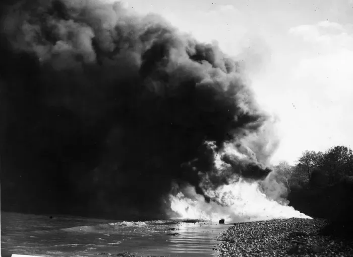 Framed Print : Picture showing how Britain prepared a fiery reception for the Germans had they Framed Print : Picture showing how Britain prepared a fiery reception for the Germans had they