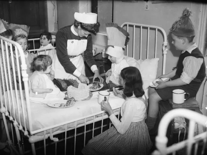 Framed Print : Picture shows a childrens party at King George Hospital, Ilford, East London