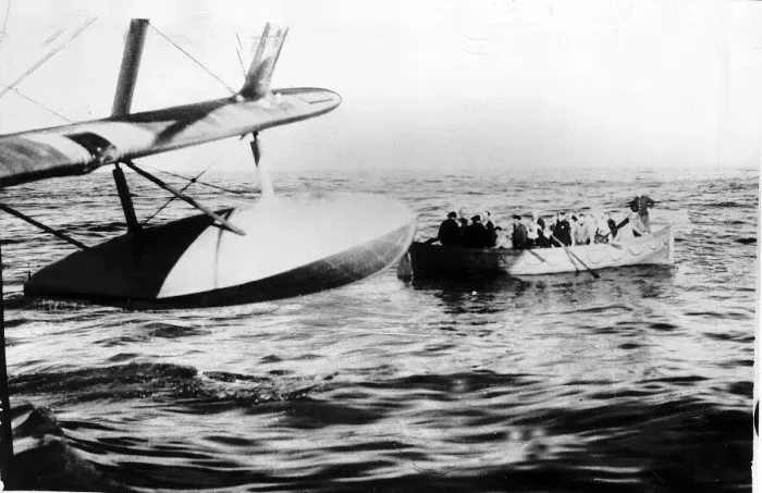 Framed Print : Picture shows the dramatic rescue of the crew of the Sea Venture after it was a attacked