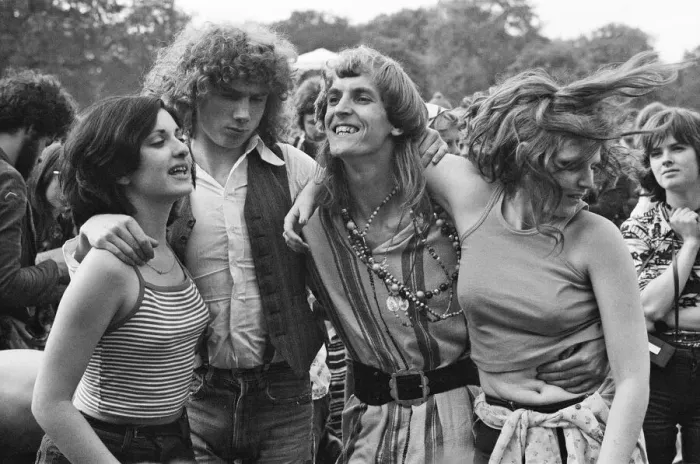 Framed Print : Picture shows the huge audience at London Hyde Park for a concert by Don Mclean - America