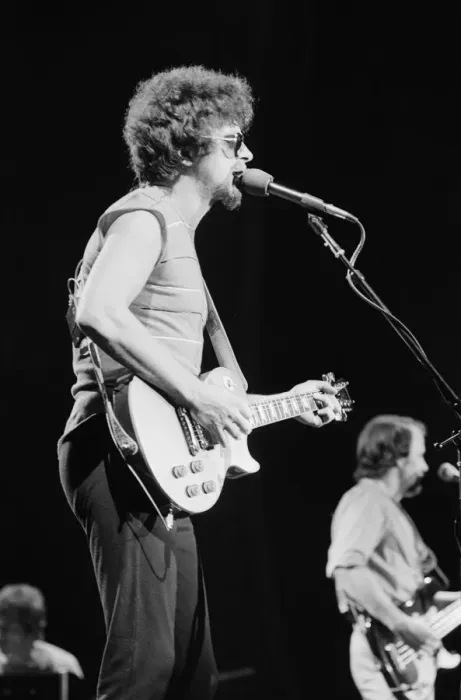 Framed Print : Picture shows Jeff Lynne, lead singer and songwriter with The Electric Light Orchestra
