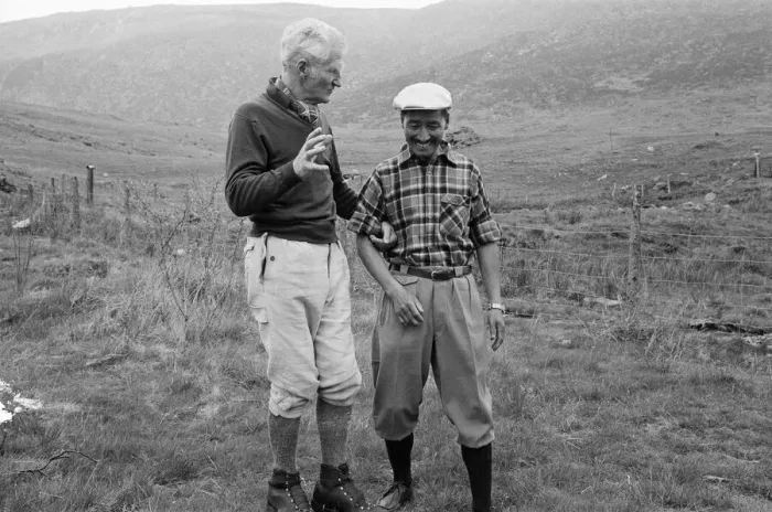 Framed Print : Picture shows Lord Hunt (left) and Sherpa Tensing Norgay (Sherpa Tenzing Norgay