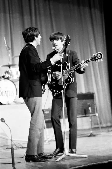 Framed Print : Picture shows Paul McCartney (left) and George Harrison (right) Framed Print : Picture shows Paul McCartney (left) and George Harrison (right)