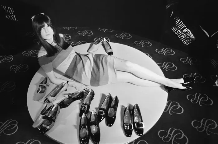 Framed Print : Picture shows Ready Steady Go! presenter Cathy McGowan promoting the Trend Stepper shoes