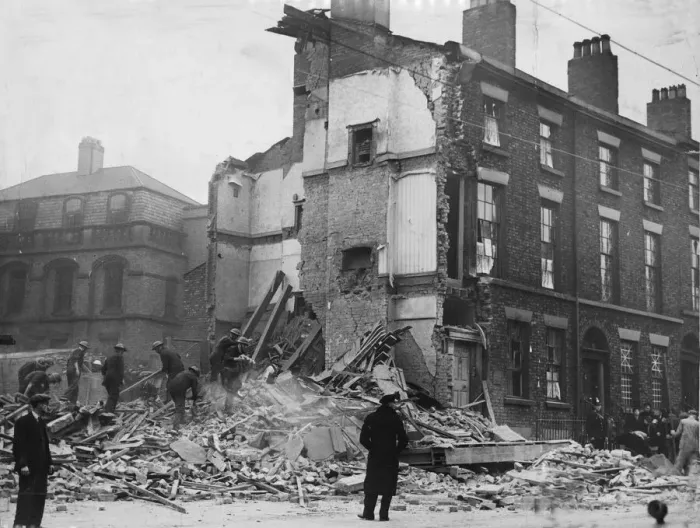 Framed Print : Picture taken in Liverpool. 14th October 1940. People in the red brick air Framed Print : Picture taken in Liverpool. 14th October 1940. People in the red brick air