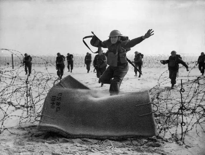Framed Print : Pictured, men of the Suffolks in a sea shore exercise practice the crossing barbed wire Framed Print : Pictured, men of the Suffolks in a sea shore exercise practice the crossing barbed wire