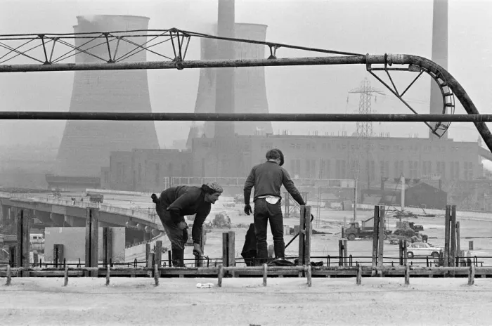 Framed Print : Pictured, workmen put last minute touches to a section of the M6 Gravelly Hill Framed Print : Pictured, workmen put last minute touches to a section of the M6 Gravelly Hill