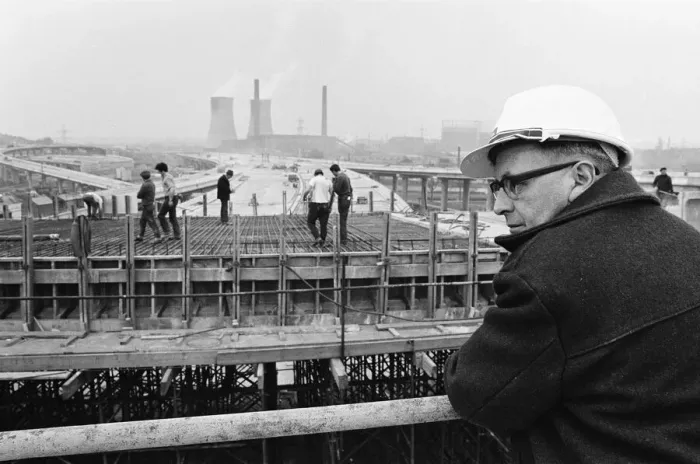 Framed Print : Pictured, workmen put last minute touches to a section of the M6 Gravelly Hill Framed Print : Pictured, workmen put last minute touches to a section of the M6 Gravelly Hill