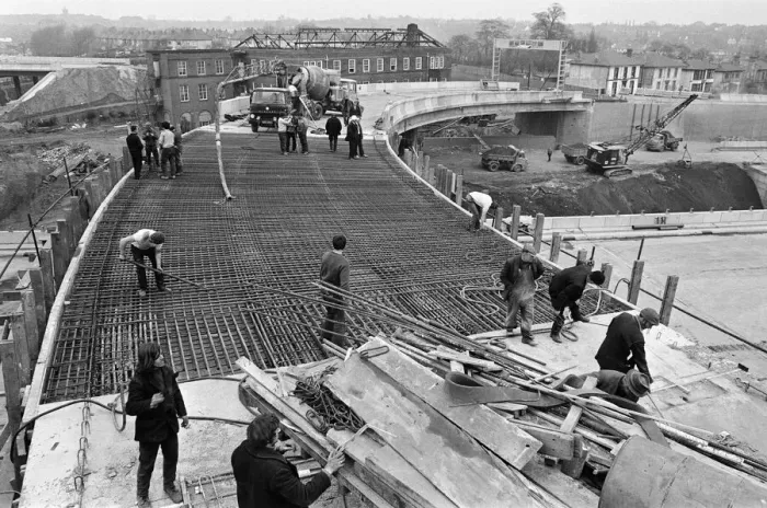 Framed Print : Pictured, workmen put last minute touches to a section of the M6 Gravelly Hill Framed Print : Pictured, workmen put last minute touches to a section of the M6 Gravelly Hill