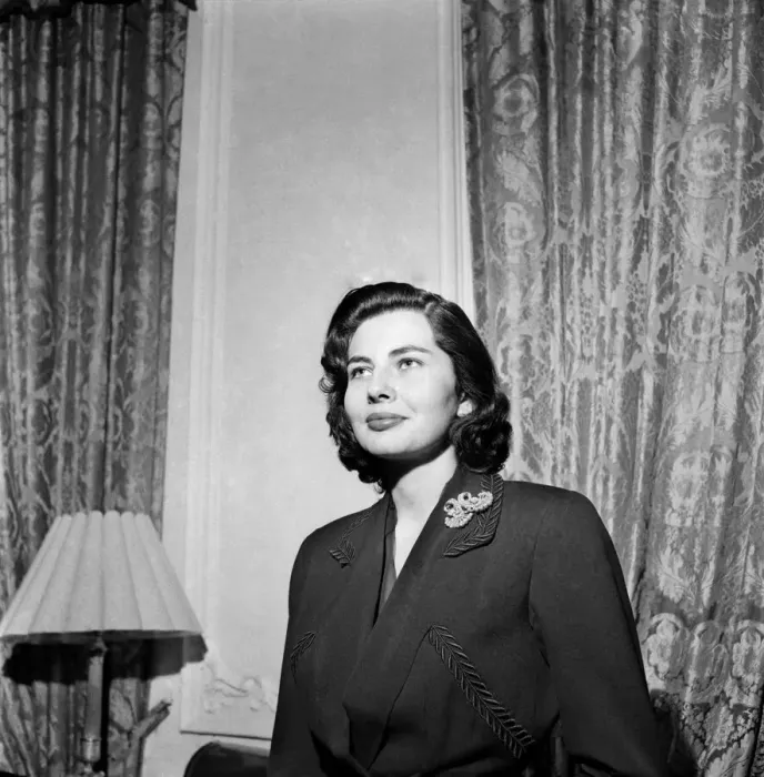 Framed Print : Pictures of her Imperial Majesty Soraya Pahlavy, the Queen of Persia who is just spending Framed Print : Pictures of her Imperial Majesty Soraya Pahlavy, the Queen of Persia who is just spending