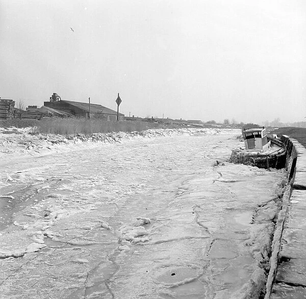Pictures of the sea at Whitstable, Kent, frozen solid in places. 14th January 1963