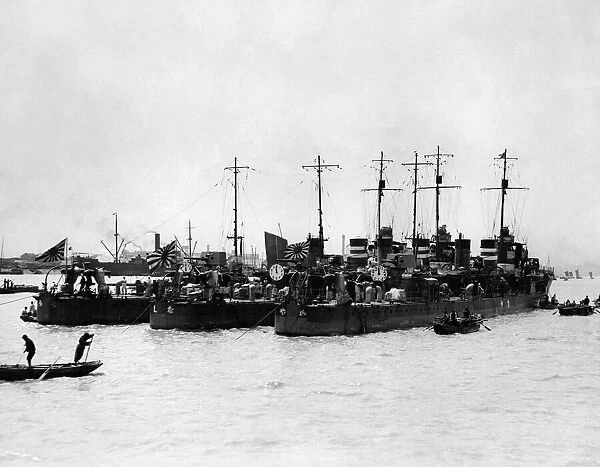 Pictures from Shanghai. Japanese destroyers off Shanghai