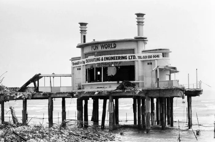 Framed Print : Pier Bandstand at Weymouth in Dorset is due for demolition, Sunday 4th May 1986 Framed Print : Pier Bandstand at Weymouth in Dorset is due for demolition, Sunday 4th May 1986