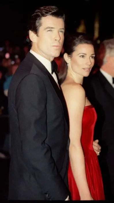Framed Print : Pierce Brosnan star of the film arrives for the Royal Premiere of the latest James Bond Framed Print : Pierce Brosnan star of the film arrives for the Royal Premiere of the latest James Bond