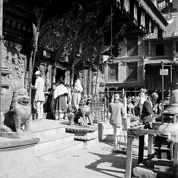 Pilgrims at a buddhist temple belived to be Changnarayan, Katmandu, Nepal l l