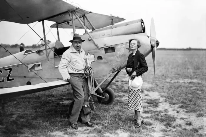 Framed Print : Pilots from 16 countries gather at Heston Aerodrome 1st September 1932
