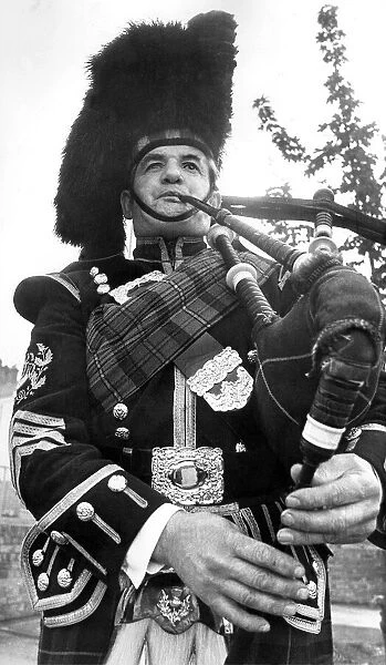 Pipe Major Fred Redpath of the 1st (Newcastle) Regt. R. E. T. A
