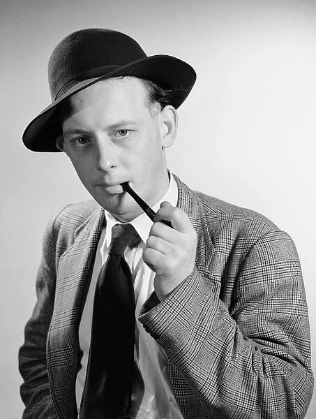 Pipe smoker Gordon Ingham 11th August 1953