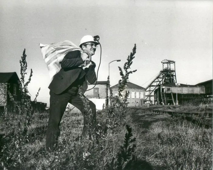 Framed Print : Pitman Wilf Barnes takes the last bag of coal from Burradon Colliery November 1975