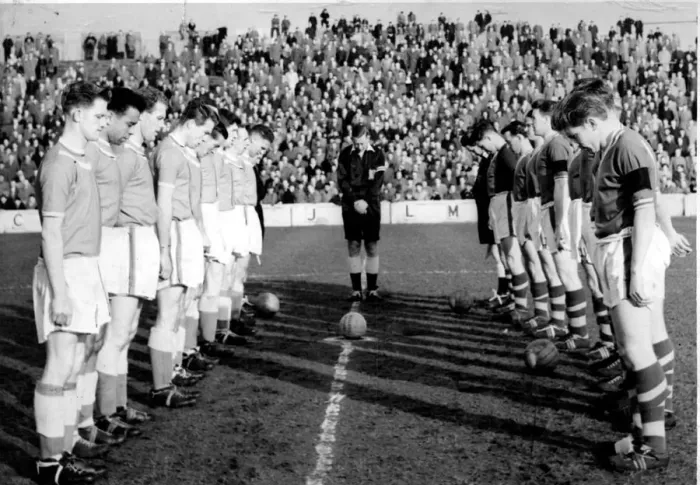 Framed Print : players on football pitches throughout Britain stood in silent tribute to the brillian Framed Print : players on football pitches throughout Britain stood in silent tribute to the brillian
