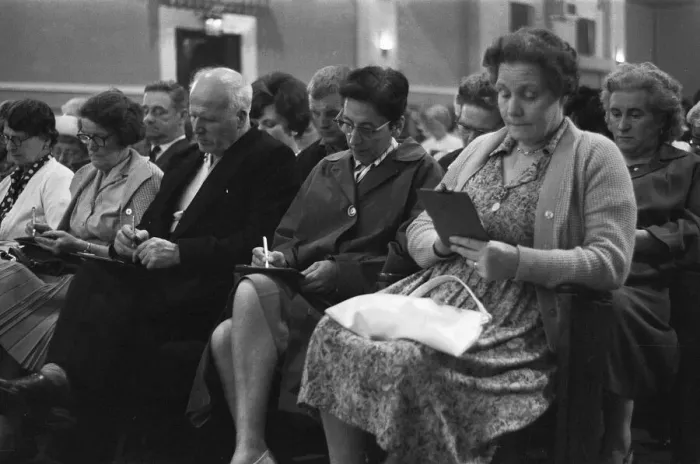 Framed Print : Playing bingo at the Gaiety Theatre, Cardiff. 31st July 1963 Framed Print : Playing bingo at the Gaiety Theatre, Cardiff. 31st July 1963
