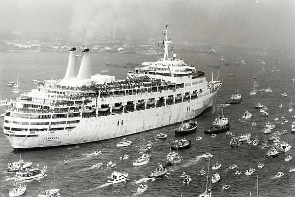 The P&O cruise ship Canberra returns to Southampton water after service as a troopship