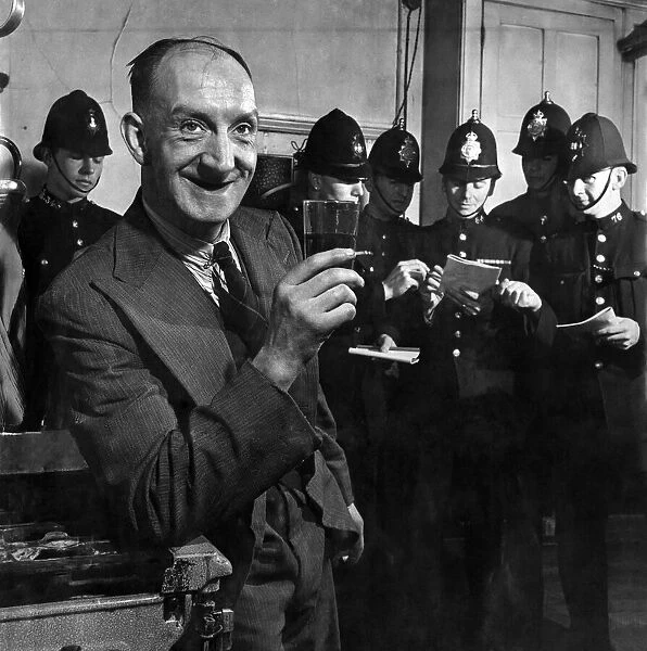 Police School. Walter Whaley of the Sussex Police School, Brighton. November 1948 P009149
