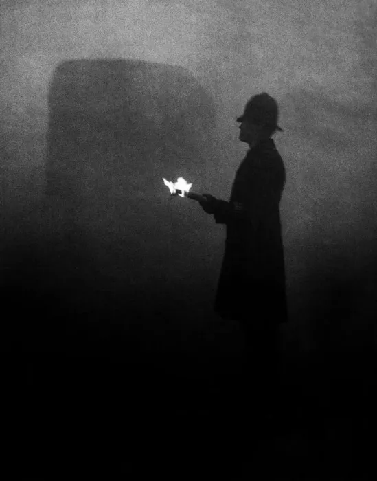 Framed Print : Police using flames at Marble Arch to direct the traffic in London smog 1952 Framed Print : Police using flames at Marble Arch to direct the traffic in London smog 1952
