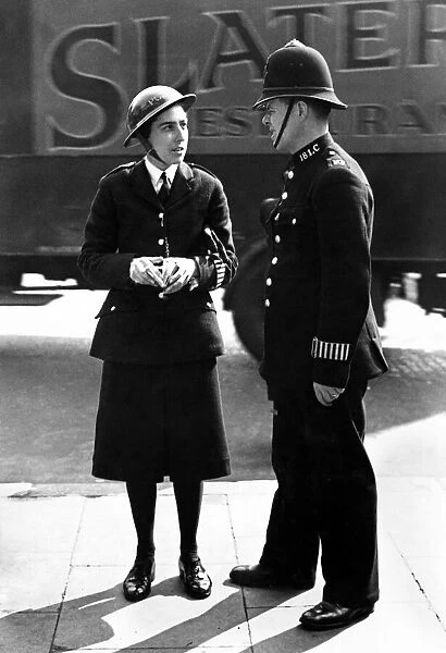 Policewoman on duty in Piccadilly Circus, London during the Second World War